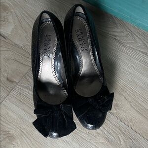 Black heels with bow 7